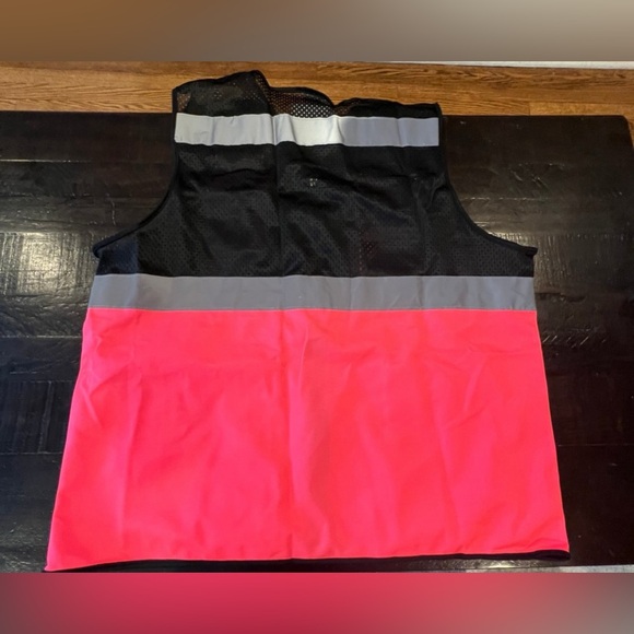 High-Visibility Pink Safety Vest - Picture 2 of 2